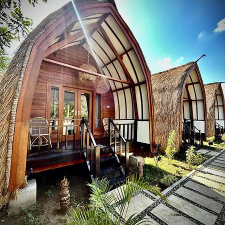 Damai Bungalows Maluk Buitenkant foto