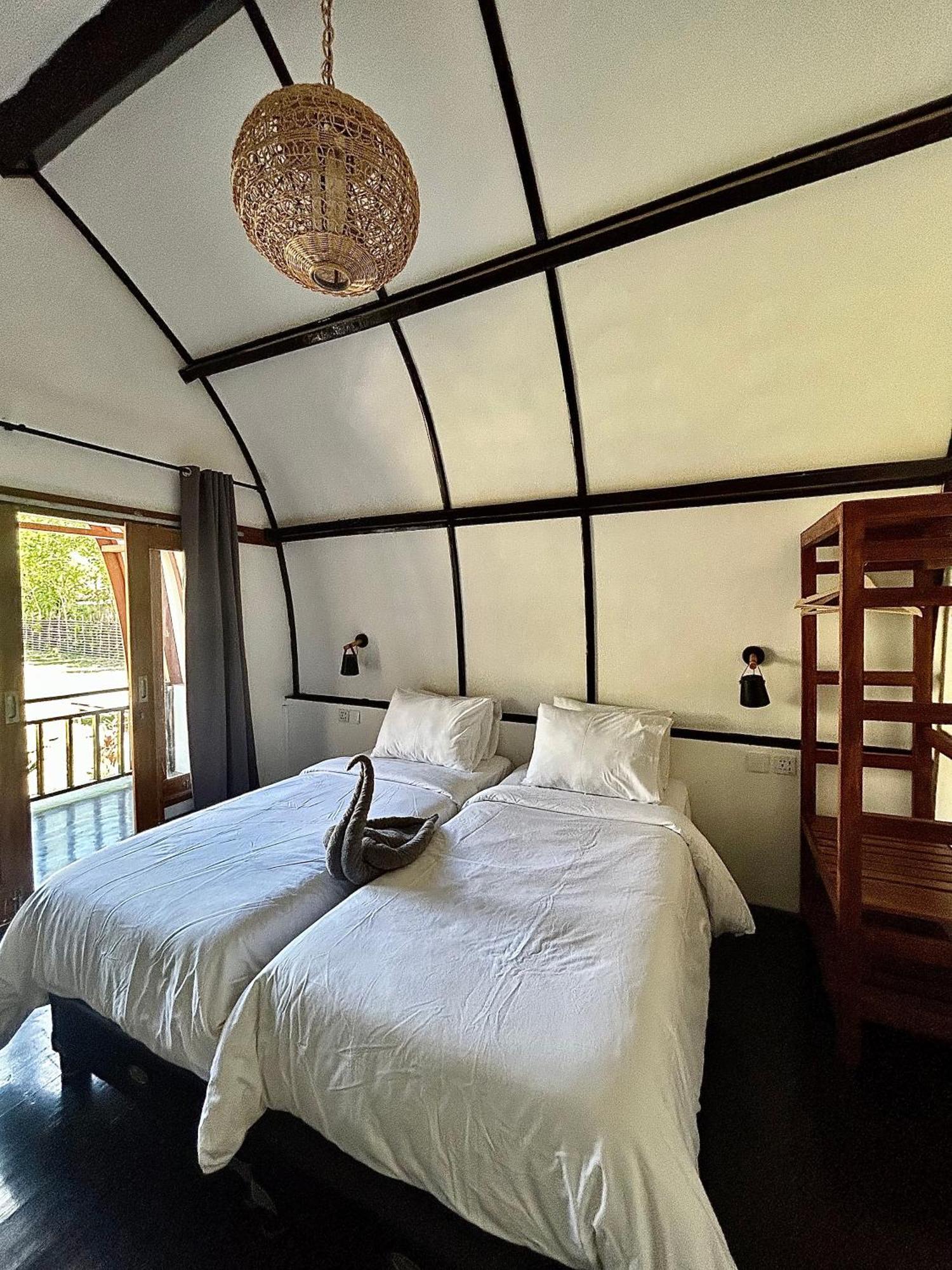 Damai Bungalows Maluk Buitenkant foto
