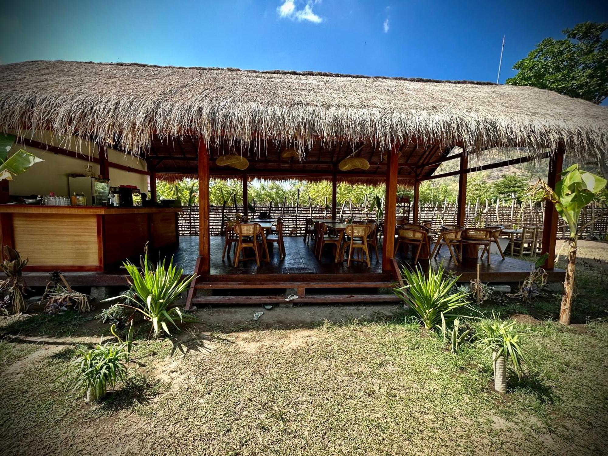Damai Bungalows Maluk Buitenkant foto