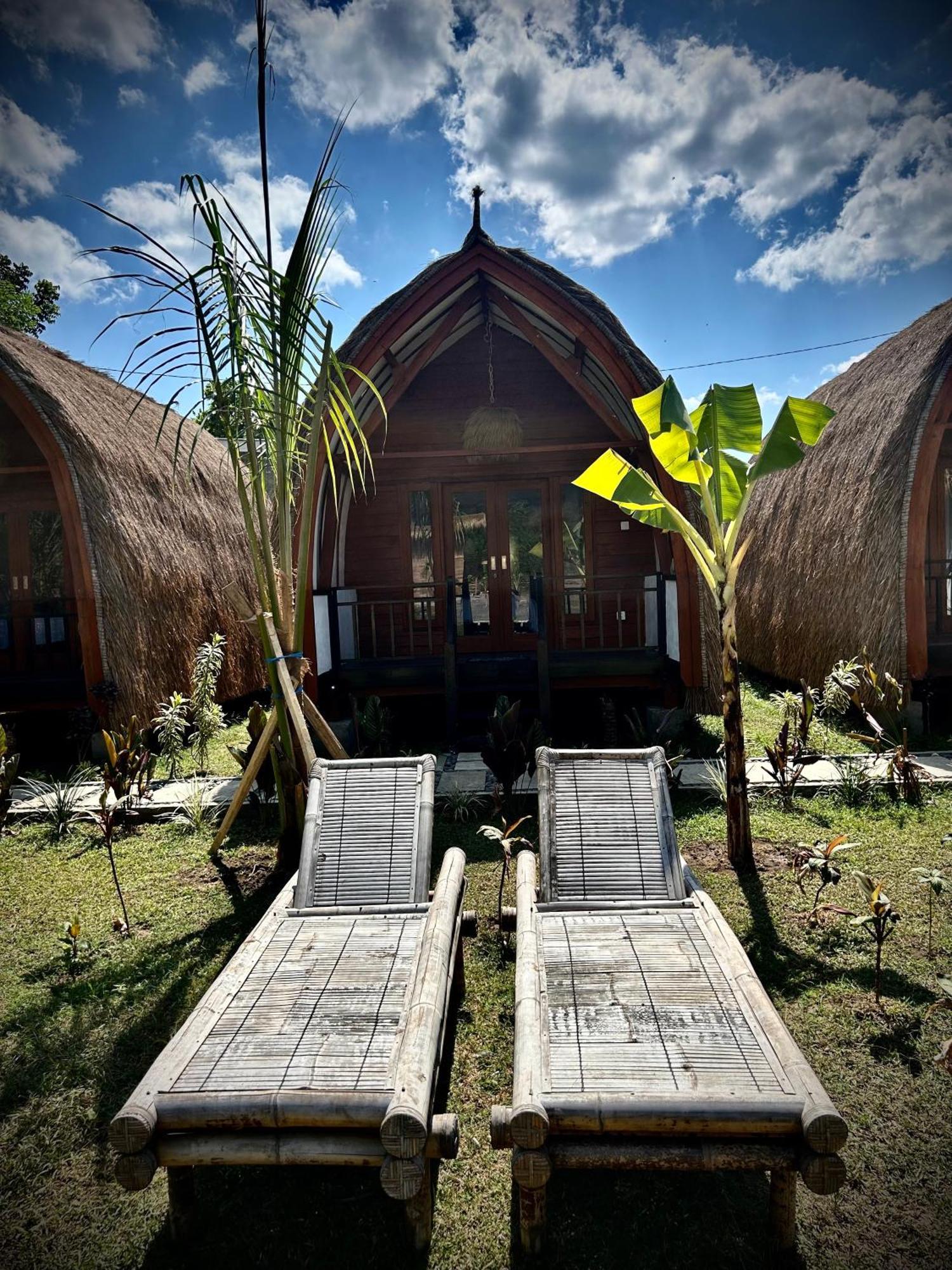 Damai Bungalows Maluk Buitenkant foto