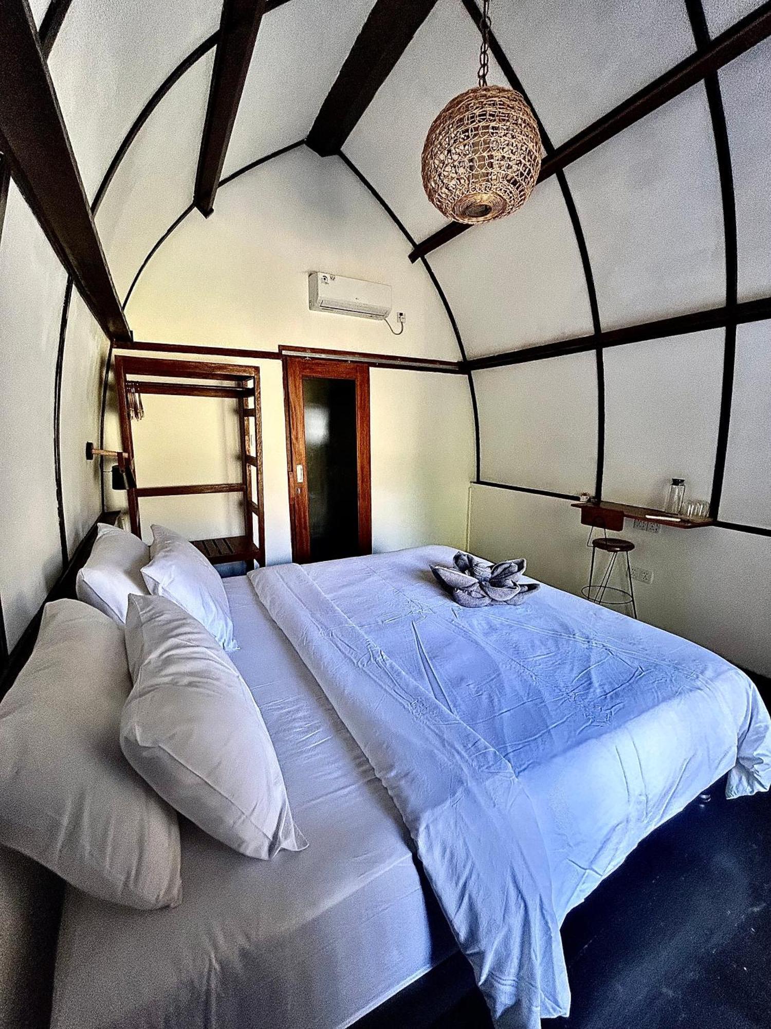 Damai Bungalows Maluk Buitenkant foto