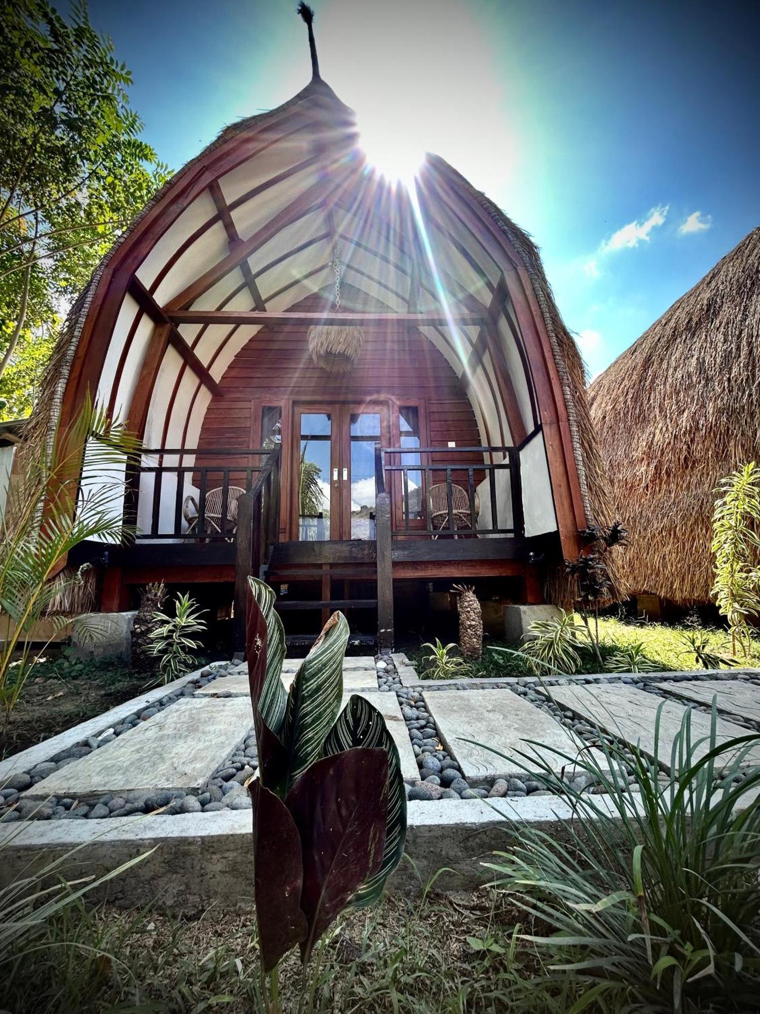 Damai Bungalows Maluk Buitenkant foto